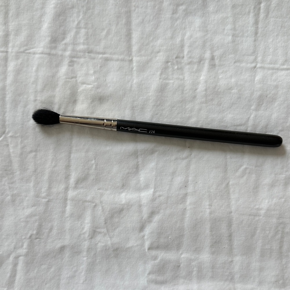 MAC Cosmetics 224 Blending Brush - Black